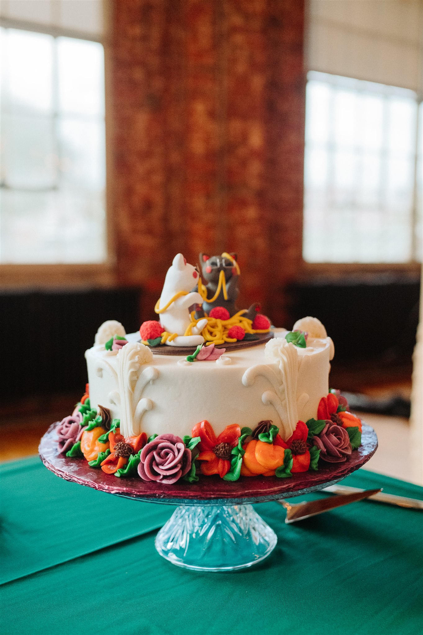 newlyweds sharing a last dance in an artistic wedding venue – a perfect and quiet moment at the end of the night.