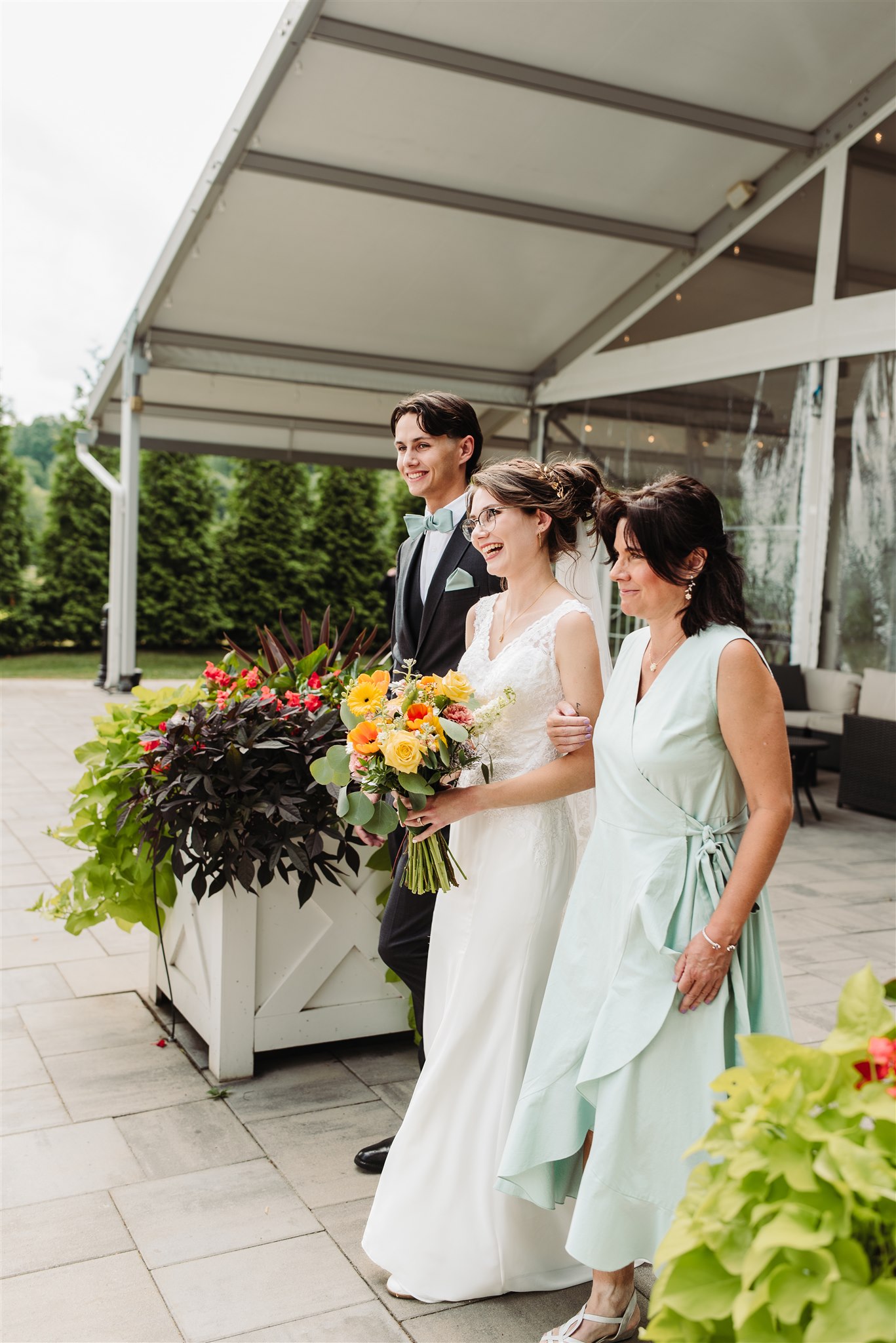 breaking of the glass at a lgbtq+ jewish wedding in bucks county – a symbolic moment of celebration and commitment.