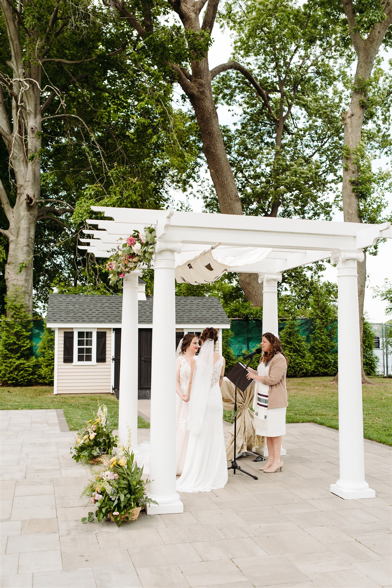 floral arrangements with pink peonies and white lilies: spring blooms adding elegance to the decor.