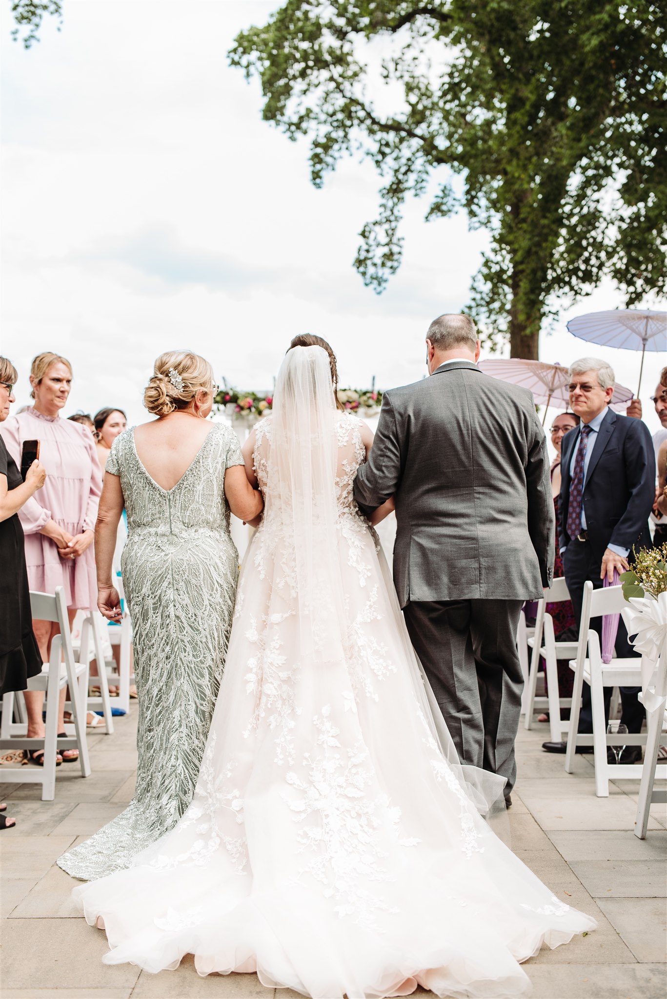 rabbi officiating a queer jewish wedding at pen ryn estate – a beautiful blend of tradition and modern love.